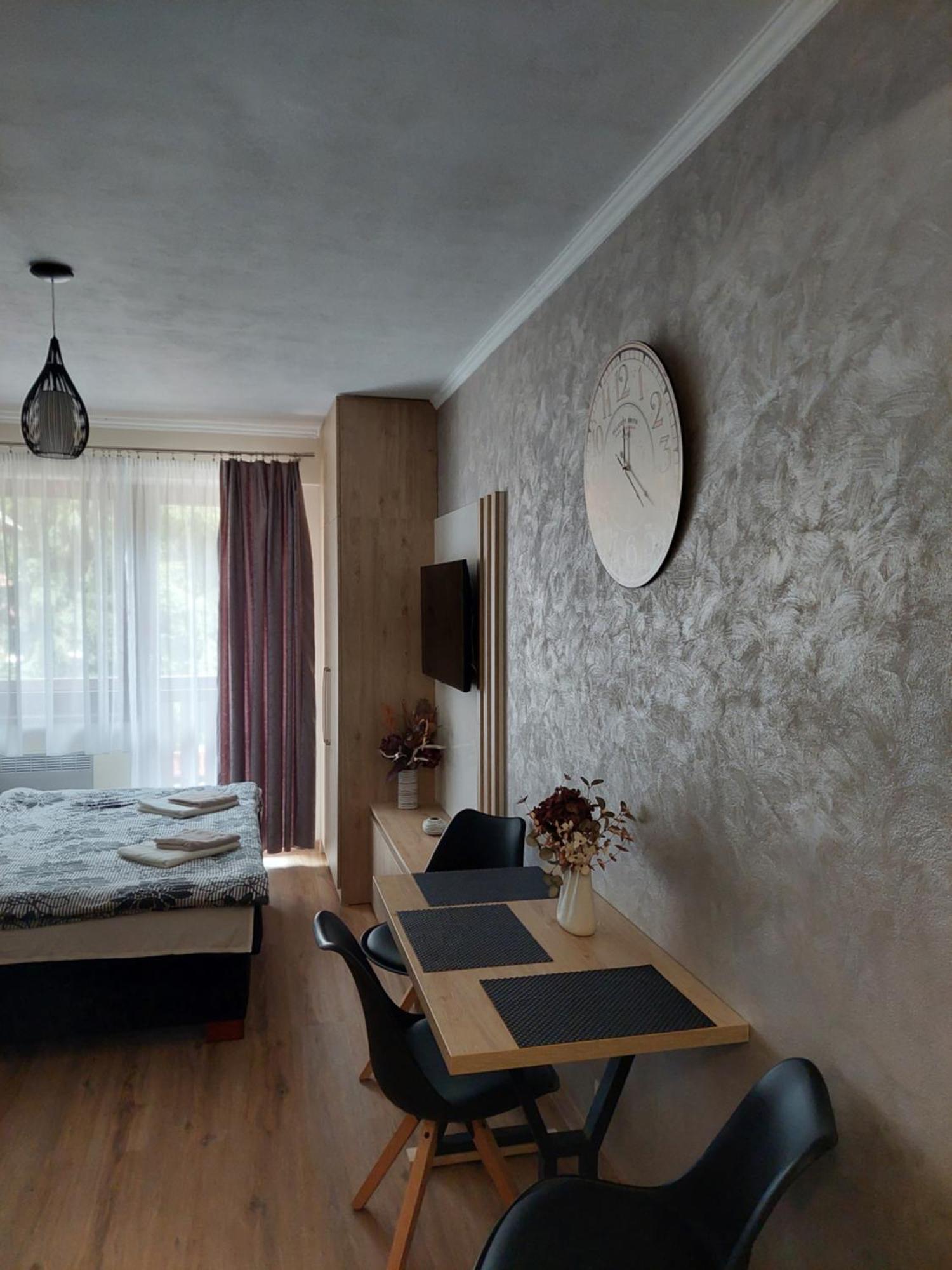 17 - 23 Ad Kamzík * Dóval