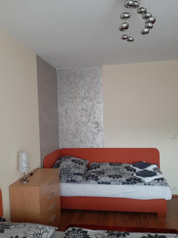 17 - 23 Ad Kamzík Dóval